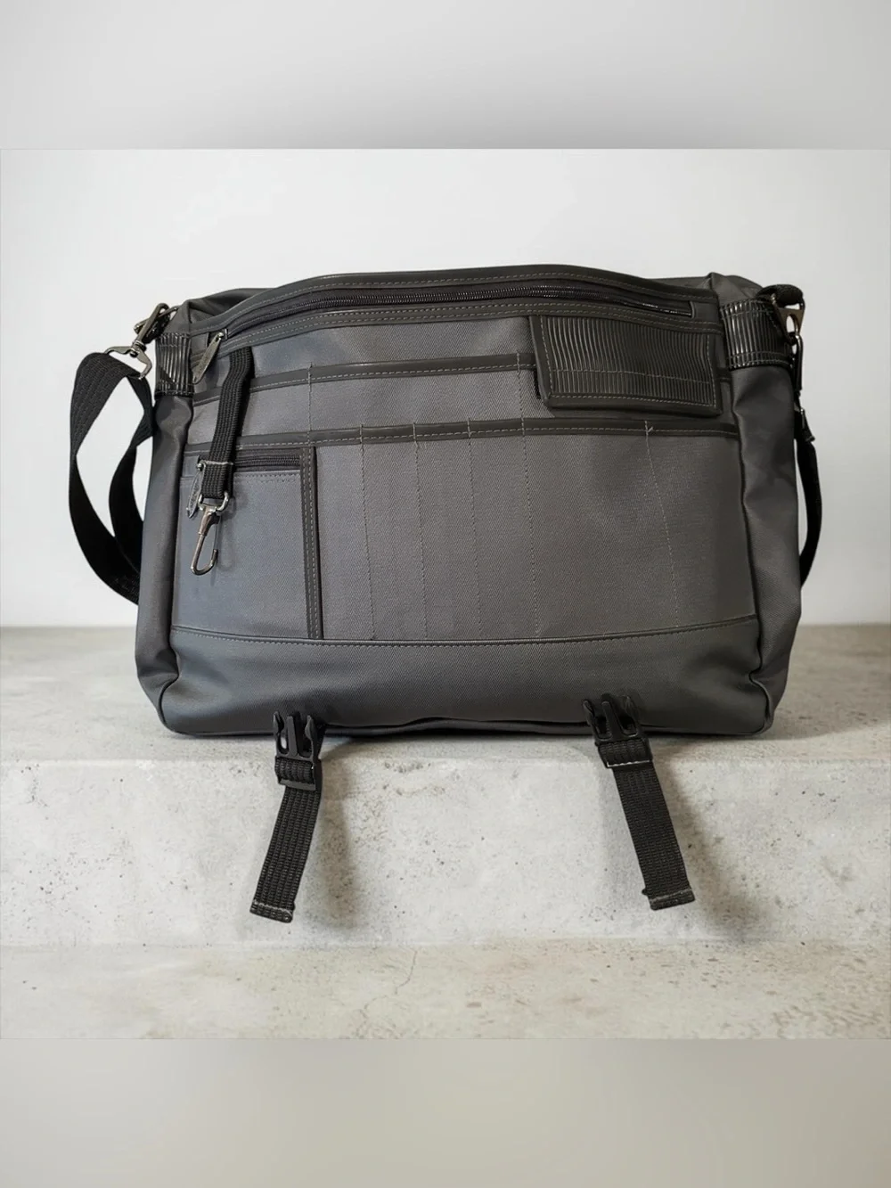 Southwest Airlines Air-Tex Laptop Briefcase Messenger Bag Gray Travel Carry-On